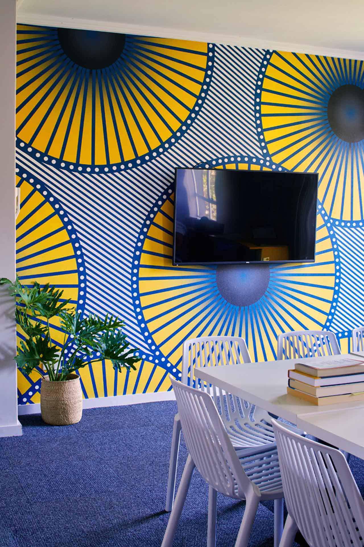 Bright and modern geometric wallpaper featuring yellow and blue patterns.