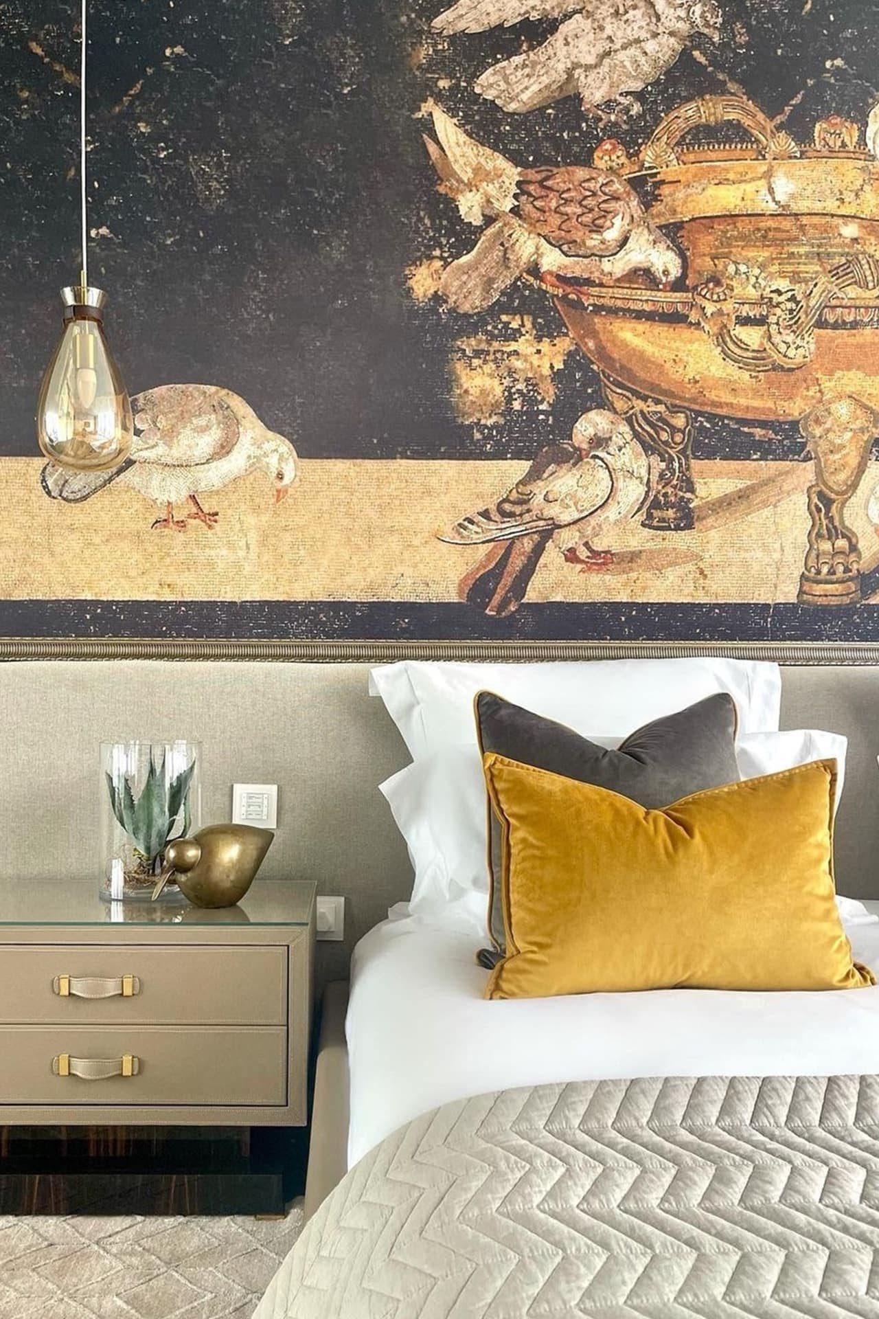 The wallpaper is adorned with an intricate design featuring birds and a large ornate vessel. Elements include detailed avian imagery and decorative motifs in a blend of sophisticated colors.