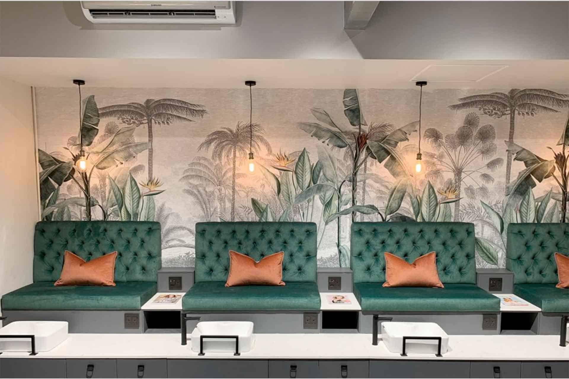 Tropical-themed wallpaper features lush green palm leaves and vibrant orange hibiscus flowers, set against a rich navy blue background, accented with gold veining for an upscale touch. Ideal keywords: tropical wallpaper, green palm leaves, orange hibiscus, navy blue background, gold accents.