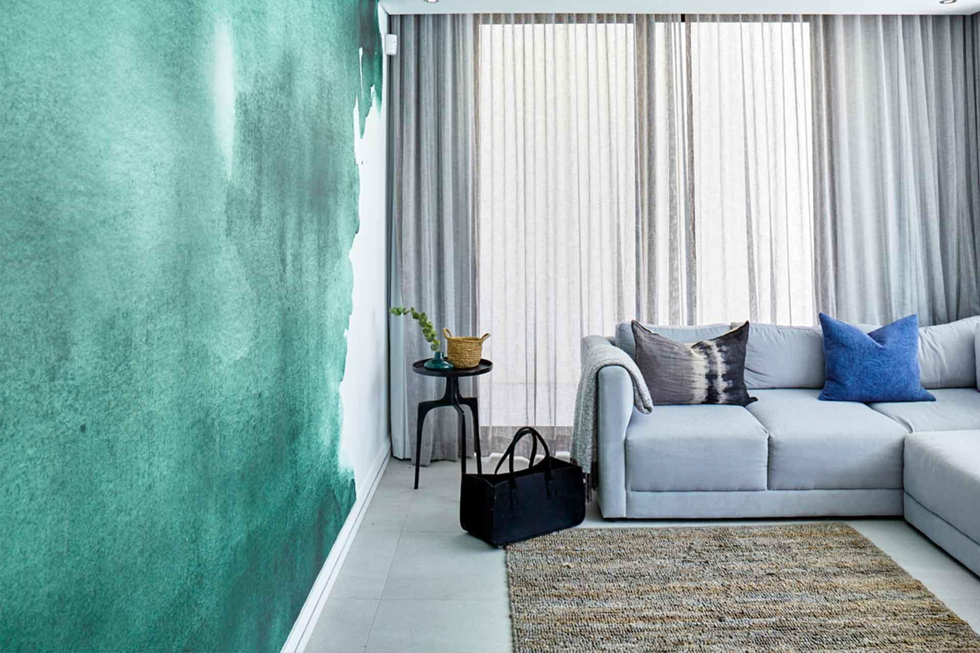 The wallpaper features a textured green design with subtle variations in shade, creating depth and contrast. The texture mimics natural elements, adding an organic feel to the space. This green hue complements both cool and neutral tones, tying together contemporary decor seamlessly.