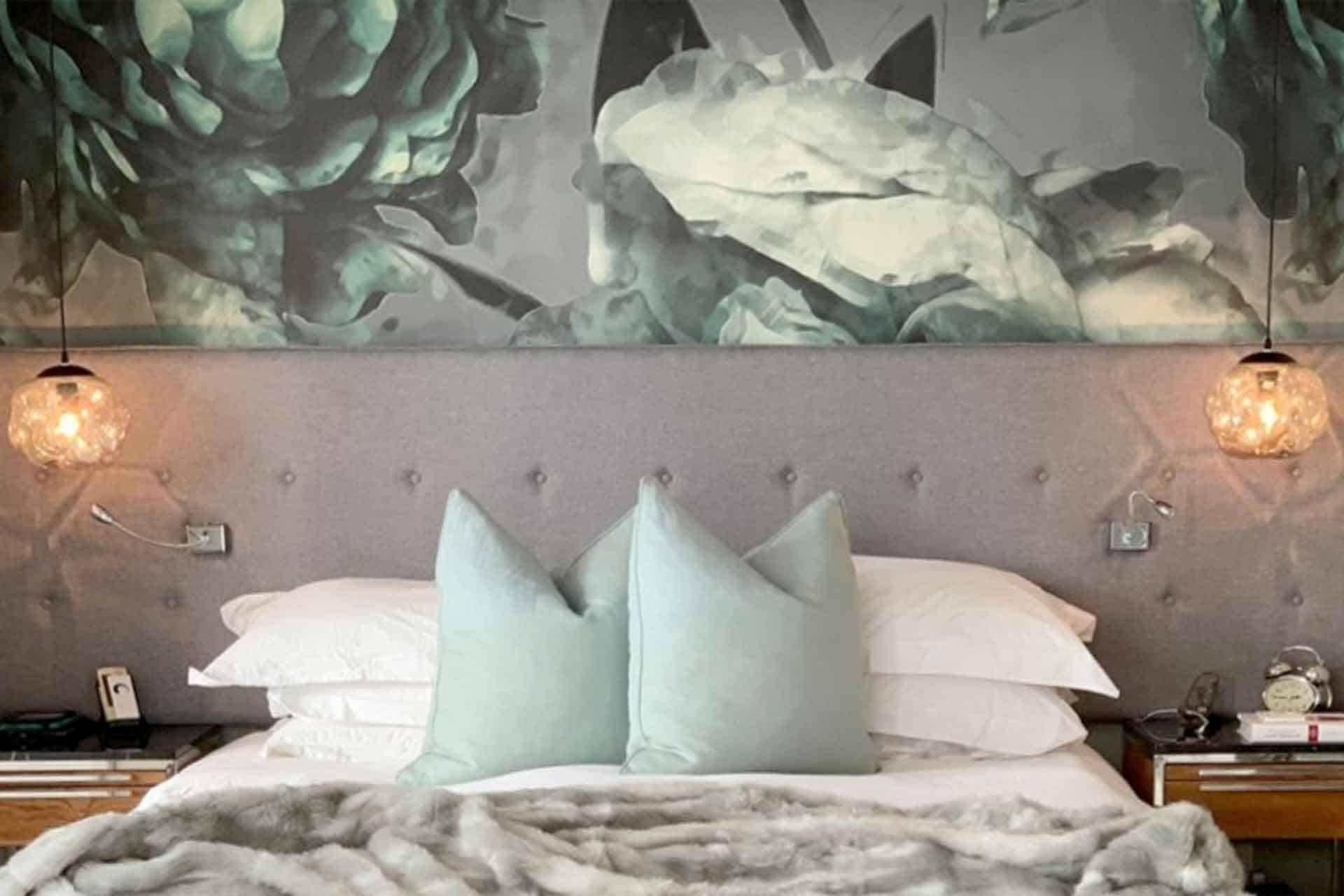 Wallpaper highlights: Abstract green and white shapes.