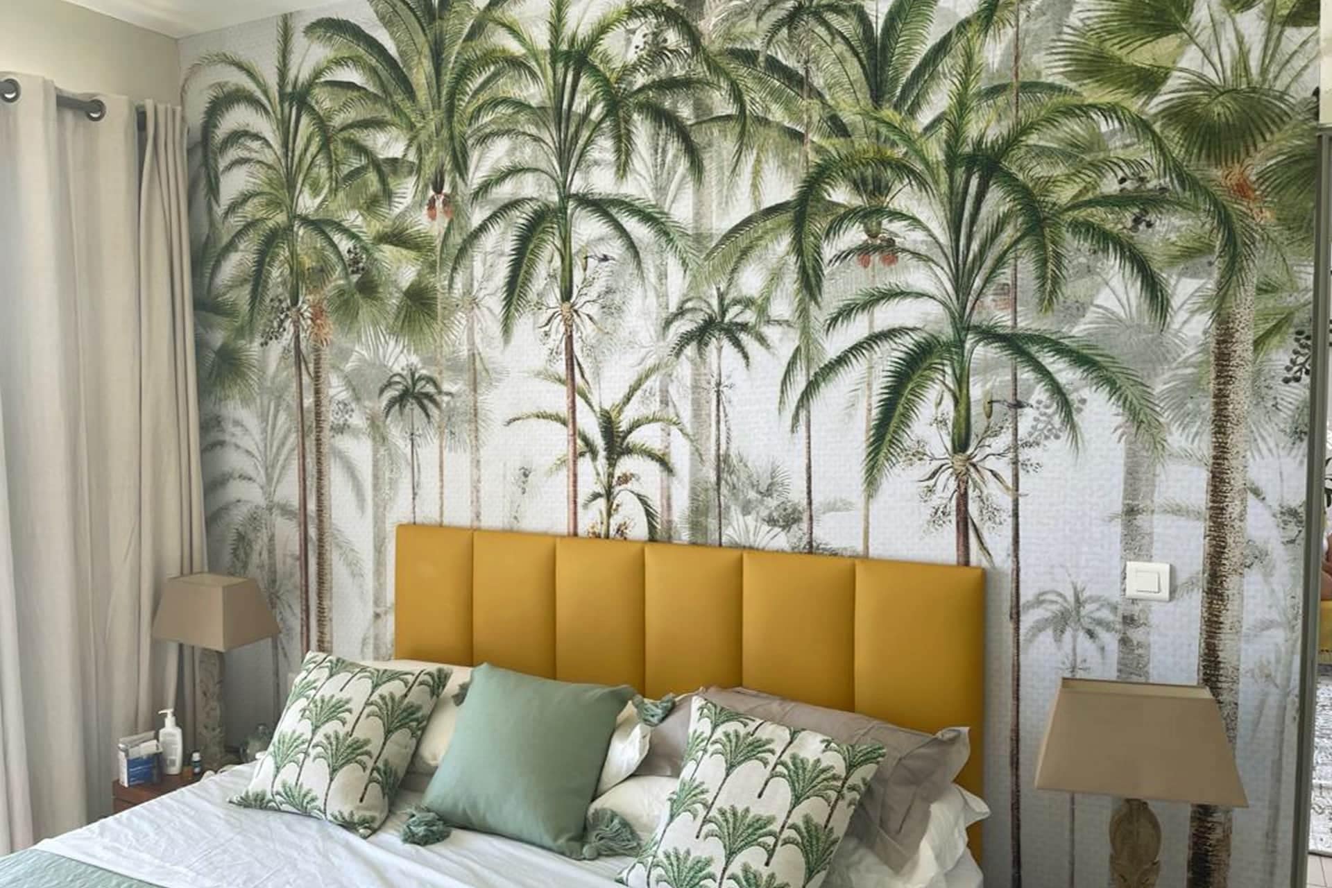 The wallpaper features tall, lush palm trees with vibrant green leaves against a serene background.