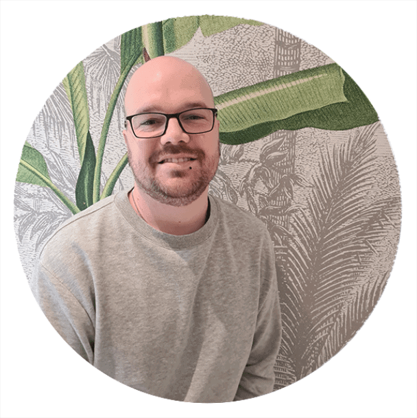 The wallpaper features a tropical theme, with lush green palm leaves and various other plant illustrations. Dominant elements include rich green hues and detailed botanical patterns. Perfect for creating a vibrant, nature-inspired ambiance.