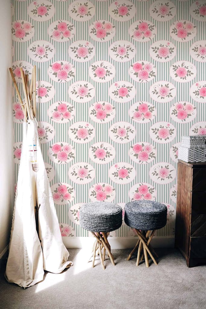 The wallpaper features a mix of floral and striped patterns with pink and white roses prominently displayed.