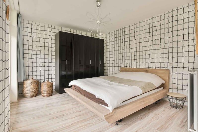 The wallpaper features a grid pattern with a minimalist design, showcasing intersecting lines in a monochrome palette.