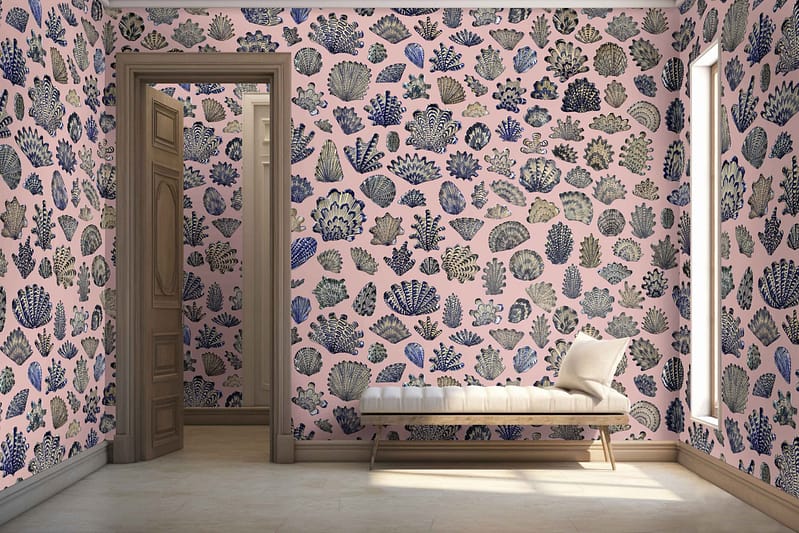 The wallpaper features blue and gray floral patterns.